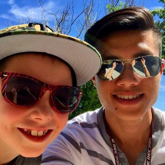 Meet your Posher, Chung - Picture 1 of 1